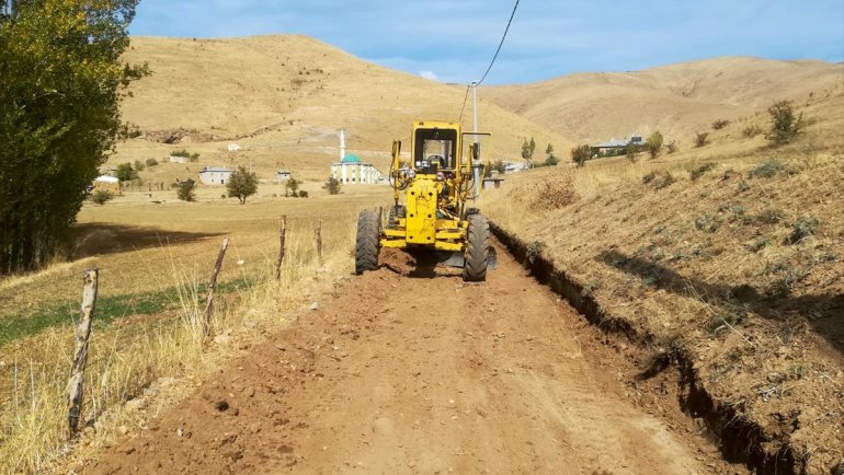 Van Büyükşehir Belediyesi yol çalışmalarını sürdürüyor1