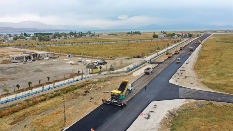 Van'da Eski Kale Yolu asfaltlanıyor