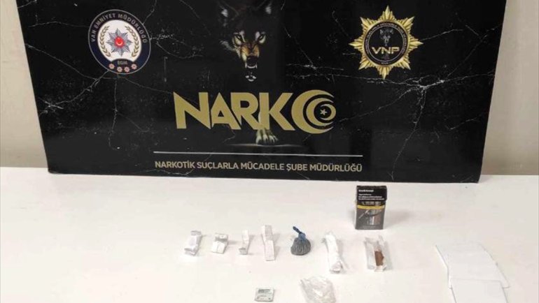 Van'da uyuşturucu satıcılarına yönelik operasyonlarda 13 zanlı yakalandı