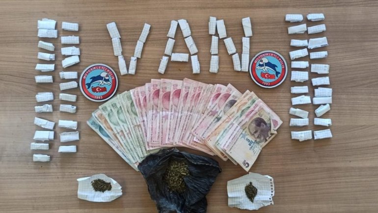 Van'da dolandırıcılık suçundan yakalanan 4 zanlıdan 3'ü tutuklandı