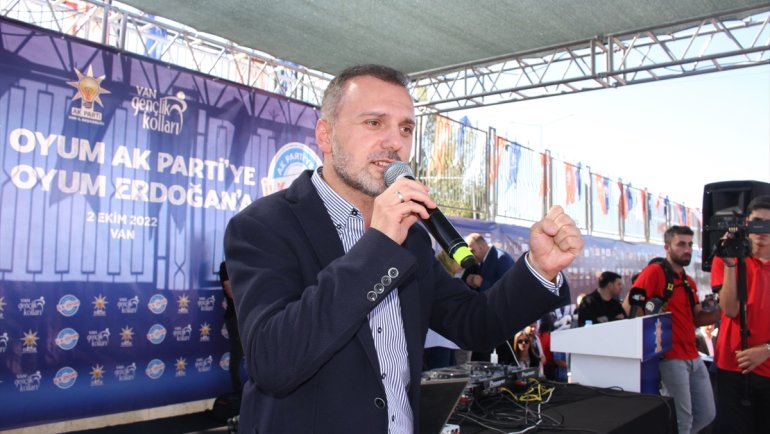 Van'da 'İlk Oyum Erdoğan'a, İlk Oyum AK Parti'ye Gençlik Buluşması' düzenlendi