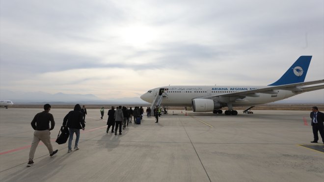 Afganistan uyruklu 226 düzensiz göçmen daha ülkelerine gönderildi1