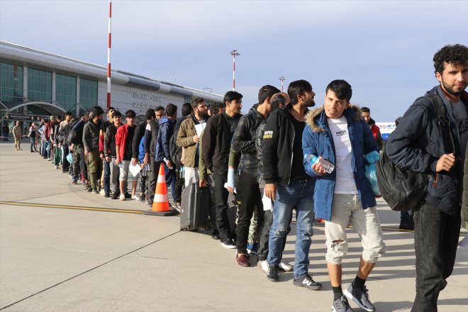 düzensiz gönderildi Afganistan ülkelerine Ağrı