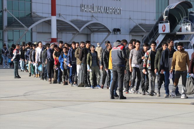 göçmen Afganistan ülkelerine uyruklu gönderildi düzensiz 136 Ağrı