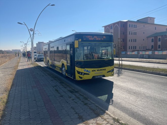 AĞRI - kadın hayatını Halk çarptığı otobüsünün kaybetti 2 2
