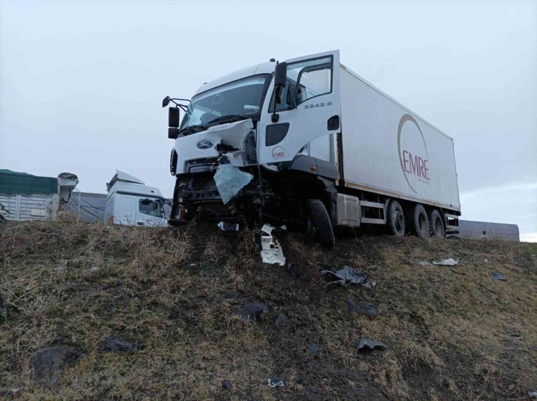 Ağrı'da trafik kazasında uzman çavuş hayatını kaybetti | Ağrı Haber  Haberleri - Diyadinnet