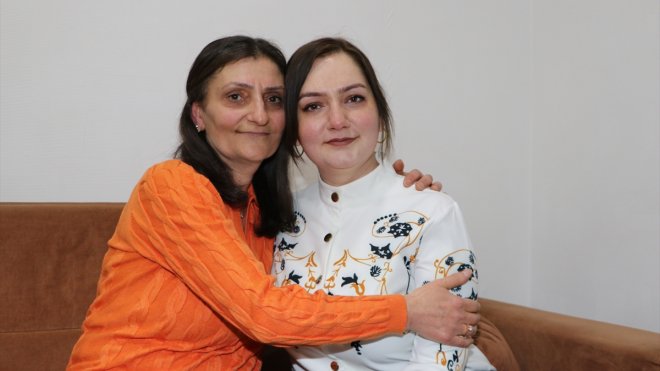 Annesinin böbreğiyle sağlığına kavuşan genç kızdan "bağış" çağrısı
