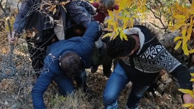 Bingöl'de kayalıklardan düşen 90 yaşındaki kadın helikopterle hastaneye ulaştırıldı