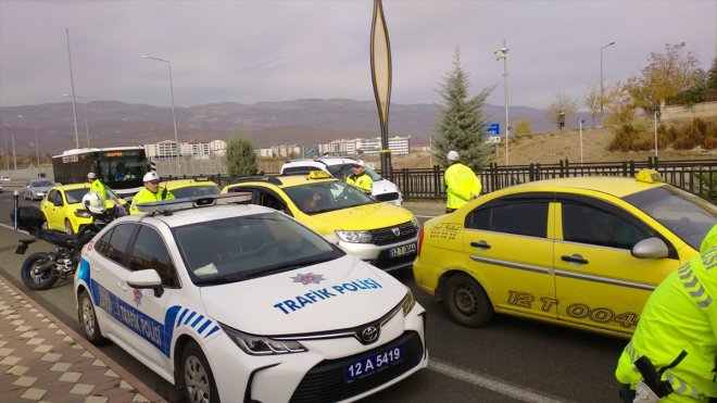 Bingöl'de taksiler ve okul servis araçları denetlendi