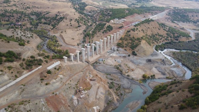 Bingöl'de Gelinpertek ve Hırtik viyadükleri bölge ulaşımına yeni rota sunacak