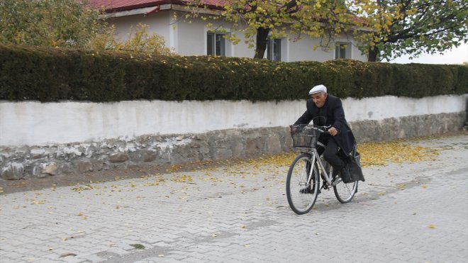 Bisiklet tutkunu Erzincanlı Garip dede 60 yıldır pedal çeviriyor
