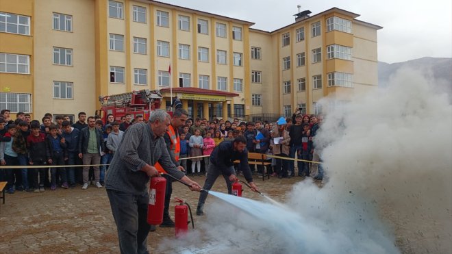 Güroymak'ta yangın ve kurtarma tatbikatı yapıldı