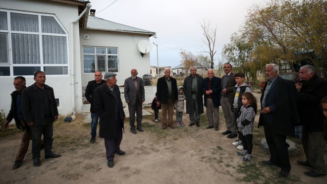 Bitlis'te, kuduz tanısıyla tedavi gören çocuğun yaşamını yitirmesinin üzüntüsü yaşanıyor