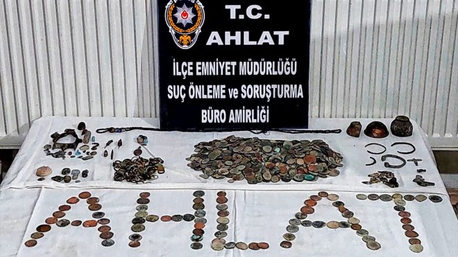 Bitlis'te 1134 sikke ve 339 tarihi obje ele geçirildi