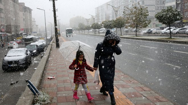Bitlis'te kar etkili oldu