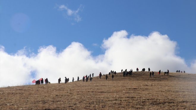 Dağcı gençler, ecdadı şehit düştükleri zirvelerde anıyor