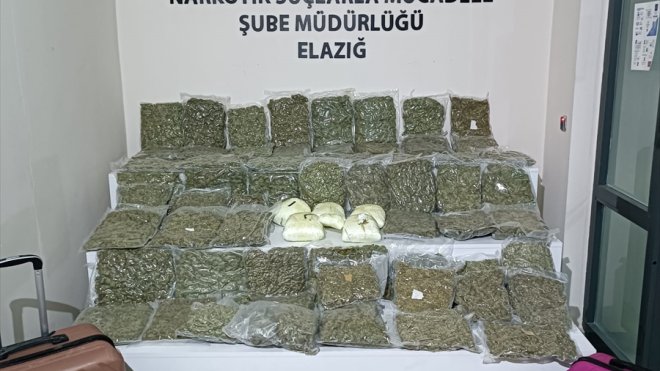 Elazığ'da bir otomobilde 36 kilo 932 gram esrar geçirildi