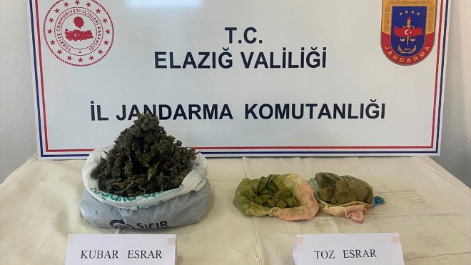 Elazığ'da uyuşturucu bulunan otomobildeki 2 kişi yakalandı