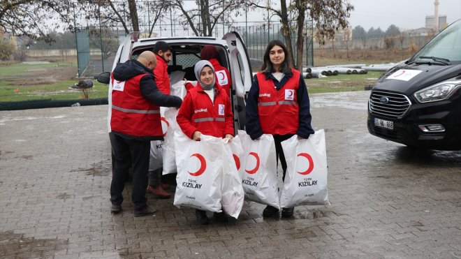Türk Kızılay Elazığ Şubesi 'Minik Eller Üşümesin Projesi' ile 5 bin çocuğu ısıtacak