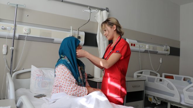 Kazakistan'dan Erzincan'a gelen asistan doktorlar branşlarında eğitim alıyor