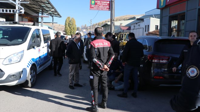 Erzurum'da bıçaklı kavgada 3 kişi yaralandı