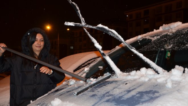 Erzurum'da kar etkili oluyor