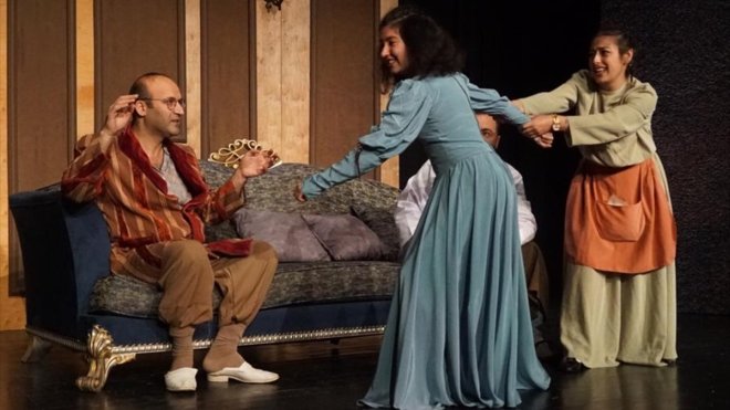 Erzurum'da komedi oyunu "Zoraki Tabip" yeniden seyirciyle buluştu