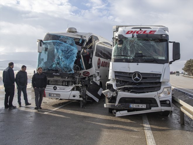 karıştığı 5 3 kazada ve yaralandı Erzurum