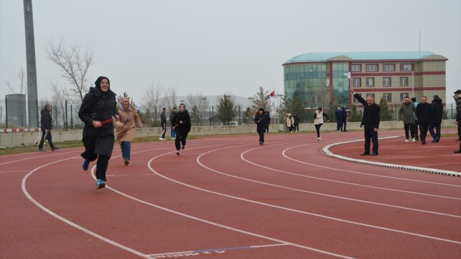 Erzurum'da lise öğrencileri öğretmenleriyle "diyabet" farkındalığı için koştu