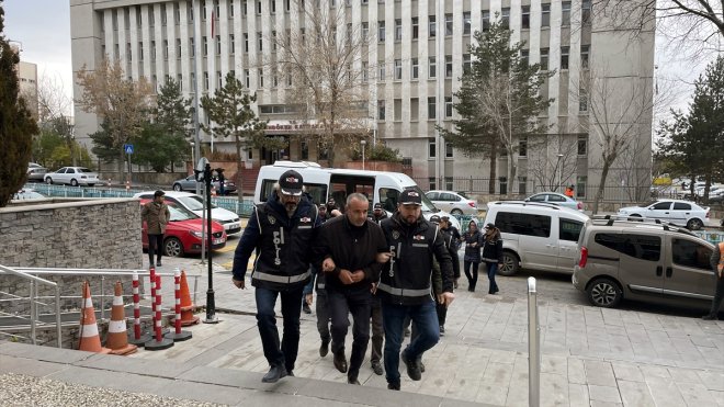 'Girdap' operasyonu kapsamında Erzurum'da yakalanan 7 şüpheli adliyeye çıkarıldı