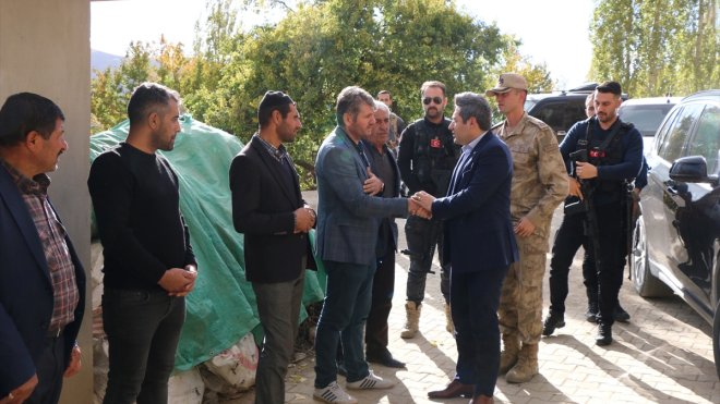 Hizan Kaymakamı Özçelik'ten köy ziyareti