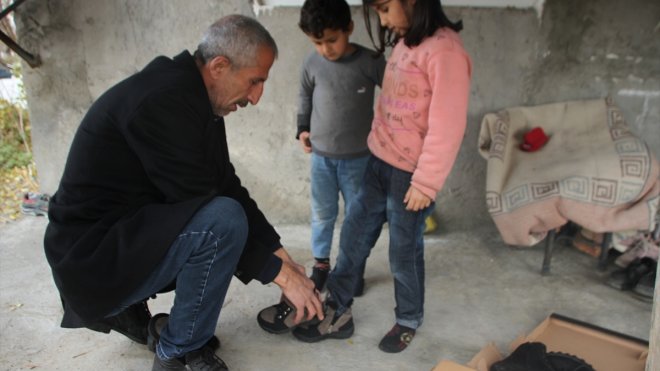 İstanbul'dan gönderilen kıyafetler Malazgirt'teki ihtiyaç sahiplerine ulaştırıldı