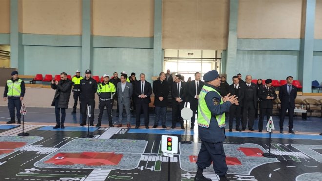 Kağızman'da öğrencilere trafik eğitimi verildi