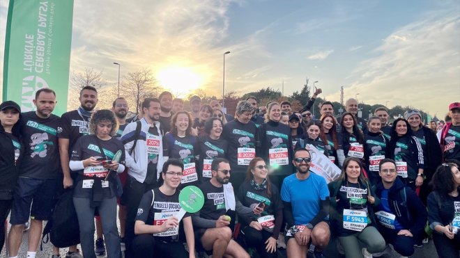 Kale Gönüllüleri, 44. İstanbul Maratonu'nda Serebral Palsili çocuklar için koştu