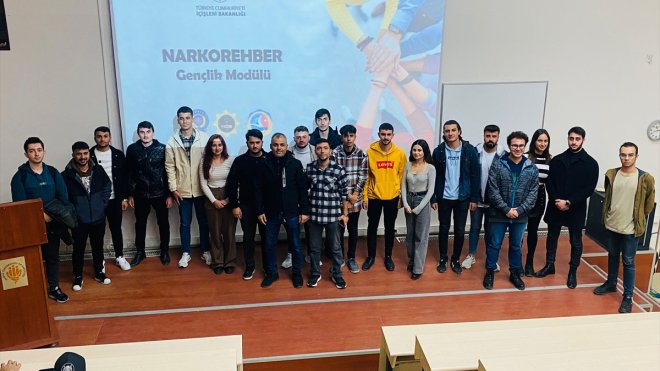 Malatya'da polis ekiplerinden üniversite öğrencilerine seminer