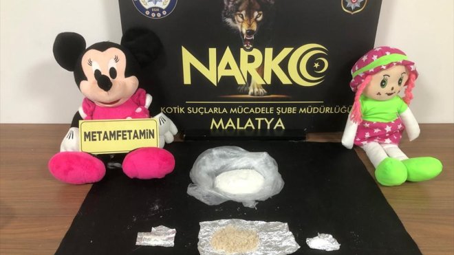 Malatya'da oyuncak bebeklere gizlenmiş uyuşturucu ele geçirildi