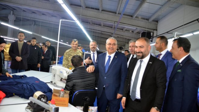 Muş'ta 450 kişinin istihdam edildiği fabrikanın açılışı yapıldı