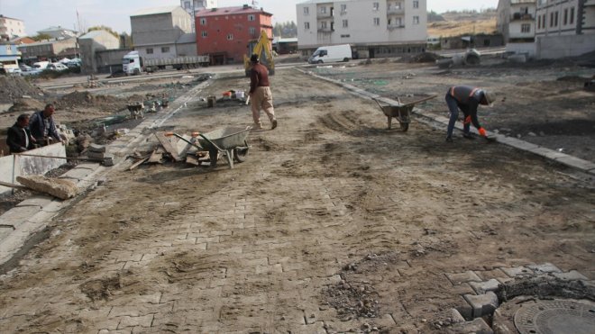 Malazgirt Belediyesi'nin yeni yol yapım çalışmaları sürüyor