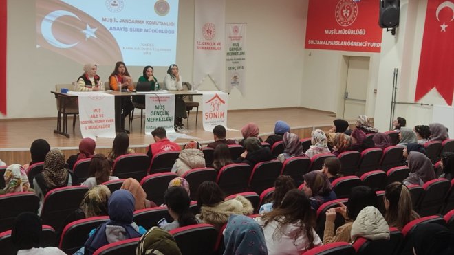 Muş'ta yurtlarda kalan öğrencilere kadına yönelik şiddet semineri verildi