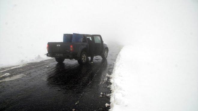 Muş'un yüksek kesimlerinde karla mücadele başladı