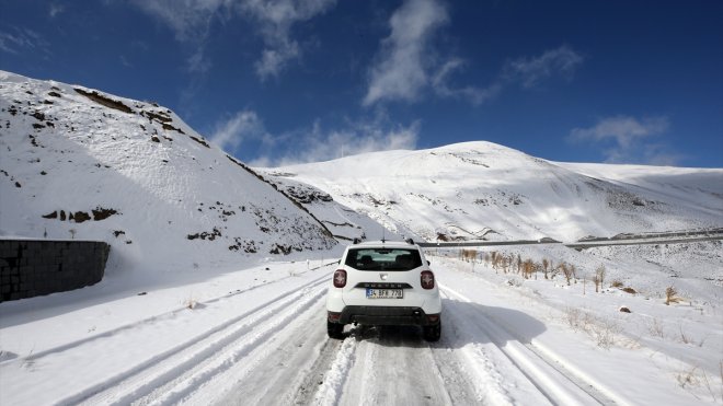 Nemrut Krater Gölü karla kaplandı