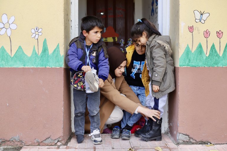 Öğrencilerine anne olan Tuğba öğretmen, çocukları yarınlara taşıyor4