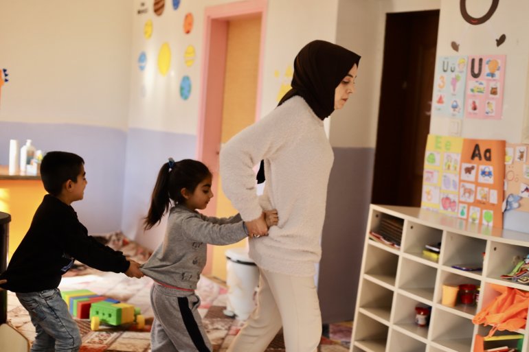 Öğrencilerine anne olan Tuğba öğretmen, çocukları yarınlara taşıyor6