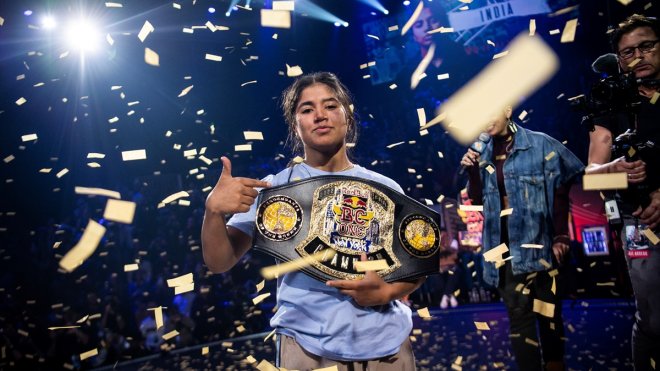 Red Bull BC One Dünya Finali'nin kazananları B-Girl India ve B-Boy Victor oldu
