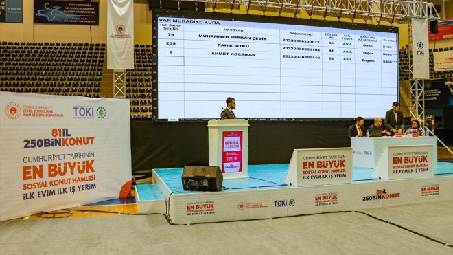 Van'da "İlk Evim, İlk İş Yerim Projesi"nde yapılacak konutların kurası tamamlandı