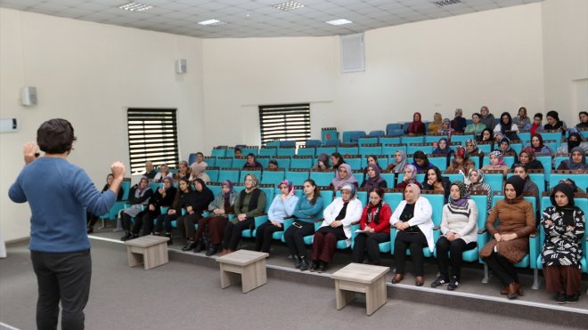 Van'da kadınlara yönelik aile içi iletişim semineri