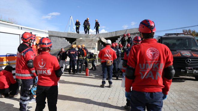 Van'da dört kurumun katılımıyla deprem tatbikatı yapıldı