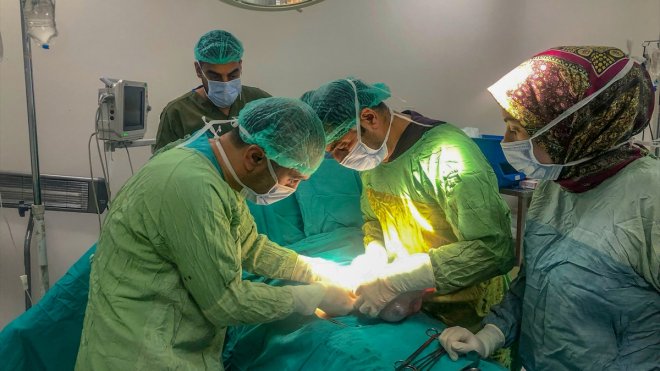 VAN - Kız çocuğunun karnından 7,5 kilogramlık kitle çıktı1