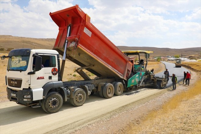 çalışmalarıyla yolları getiriliyor köy konforlu hale Ağrı