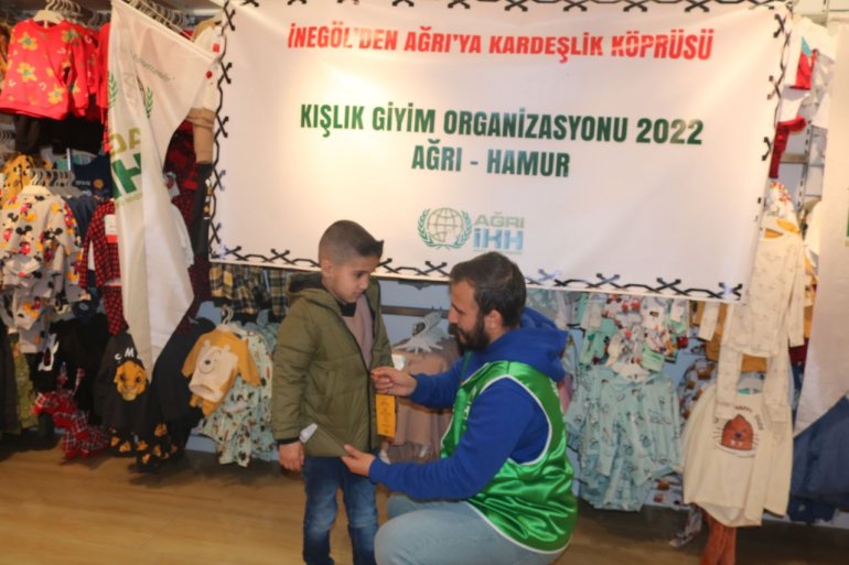 Ağrı İHH İyilik Soğuk Geçirmez Sloganıyla 500 Çocuğu Sevindirdi. 7